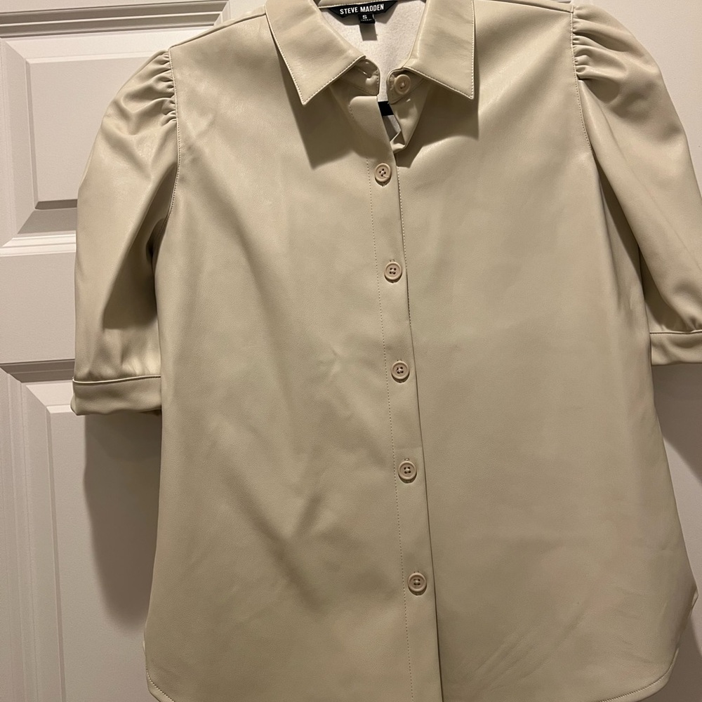 STEVE MADDEN
Jane Puff Sleeve Faux Leather Top In Bone